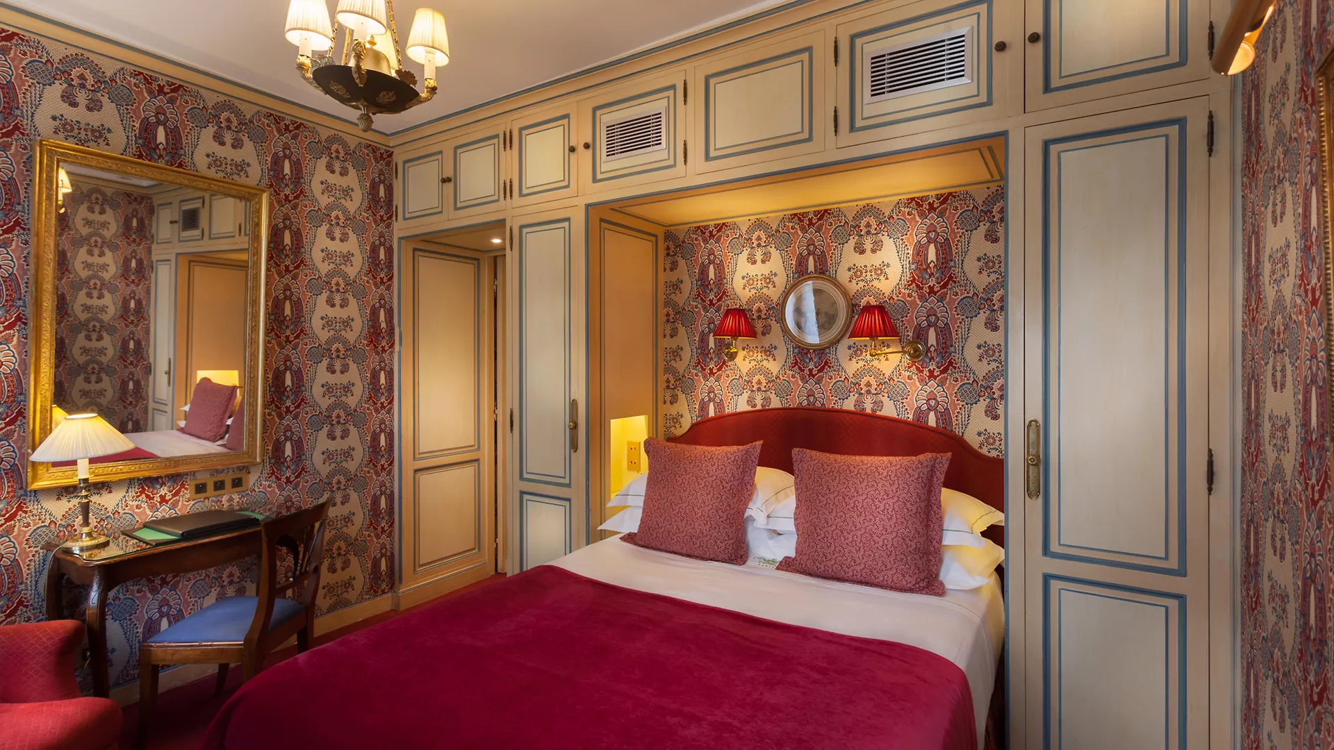 Hotel Duc De St-simon 4*